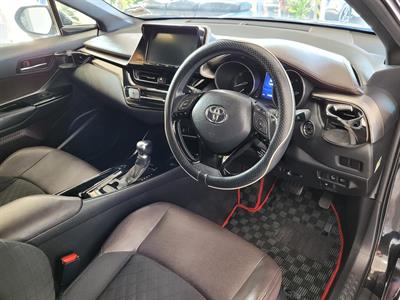 2017 Toyota C-HR - Thumbnail