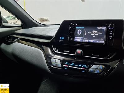 2017 Toyota C-HR - Thumbnail