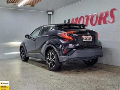 2017 Toyota C-HR - Thumbnail