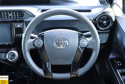 2016 Toyota Aqua - Thumbnail