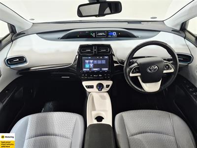 2016 Toyota Prius - Thumbnail