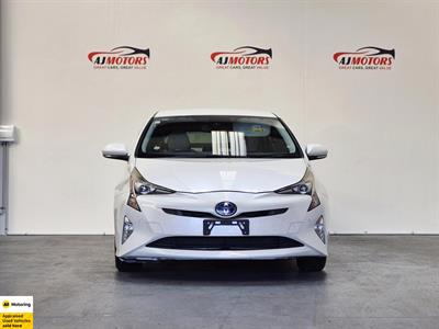 2016 Toyota Prius - Thumbnail