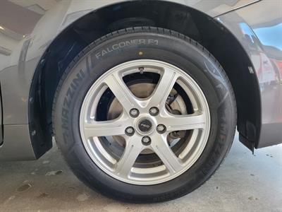 2012 Toyota Prius - Thumbnail
