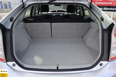 2014 Toyota Prius - Thumbnail
