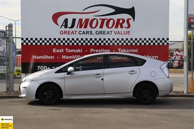 2014 Toyota Prius - Thumbnail