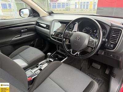 2021 Mitsubishi Outlander - Thumbnail