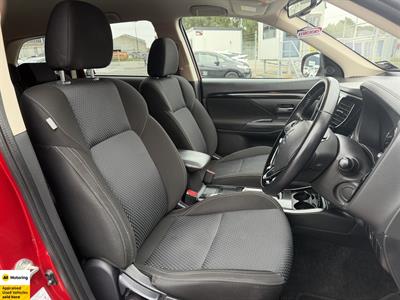 2021 Mitsubishi Outlander - Thumbnail