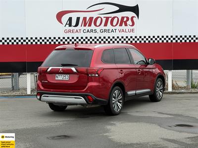 2021 Mitsubishi Outlander - Thumbnail
