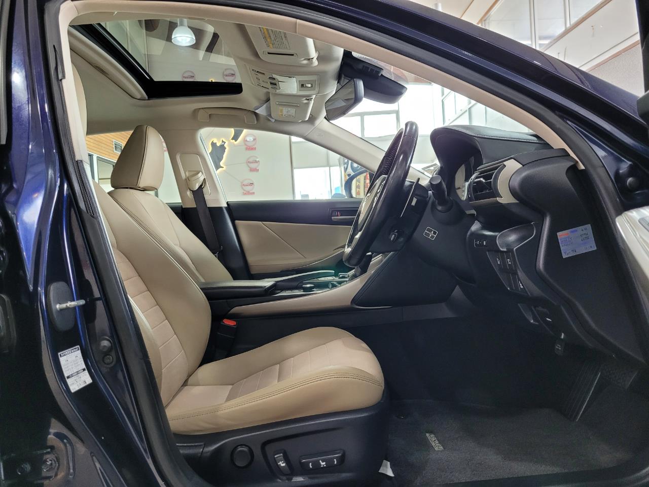 2017 Lexus IS 300h