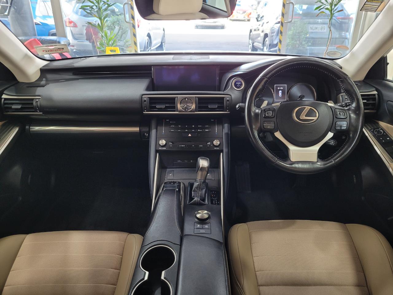 2017 Lexus IS 300h