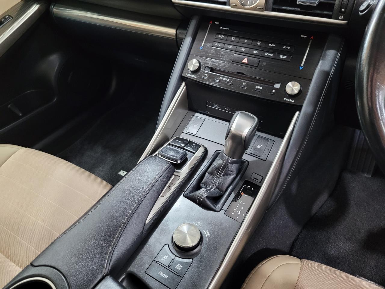2017 Lexus IS 300h