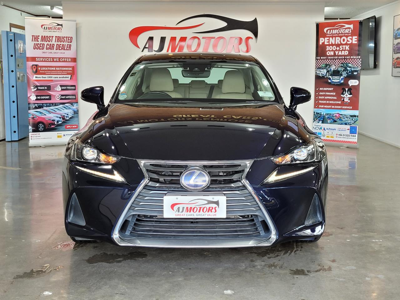 2017 Lexus IS 300h