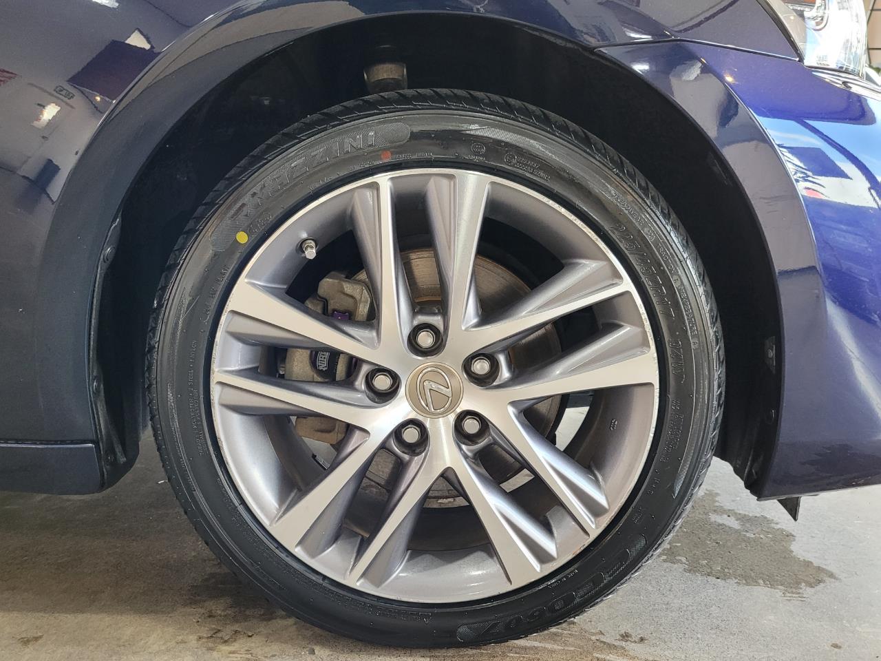2017 Lexus IS 300h