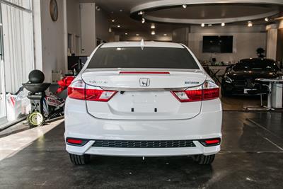 2020 Honda Grace - Thumbnail