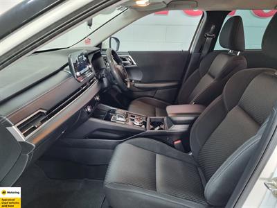 2023 Mitsubishi Outlander - Thumbnail