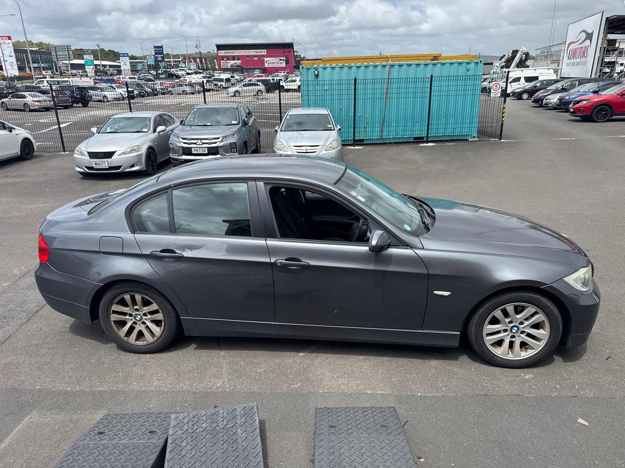 2005 BMW 320i