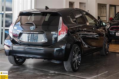 2016 Toyota Aqua - Thumbnail