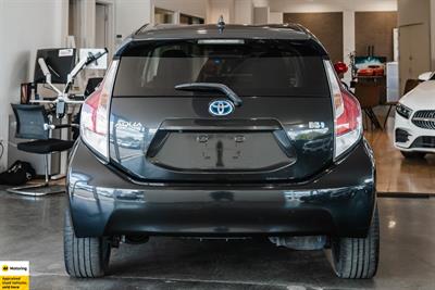 2016 Toyota Aqua - Thumbnail