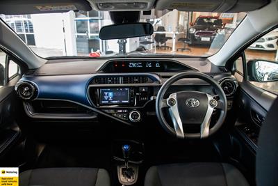 2016 Toyota Aqua - Thumbnail