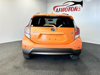 2015 Toyota Aqua - Thumbnail