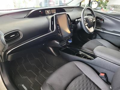 2017 Toyota Prius - Thumbnail
