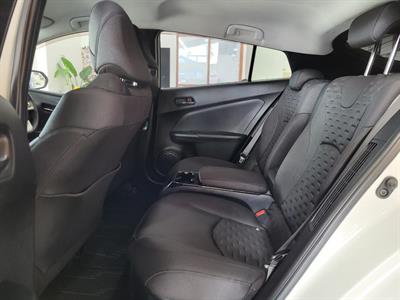 2017 Toyota Prius - Thumbnail