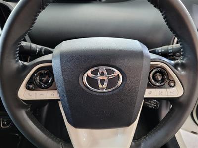 2017 Toyota Prius - Thumbnail