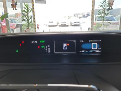 2017 Toyota Prius - Thumbnail