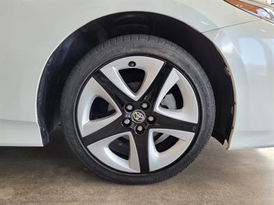 2017 Toyota Prius - Thumbnail
