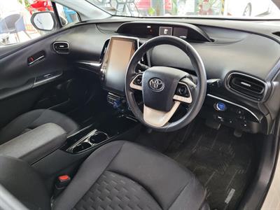 2017 Toyota Prius - Thumbnail