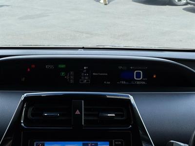 2016 Toyota Prius - Thumbnail