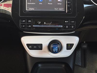 2016 Toyota Prius - Thumbnail