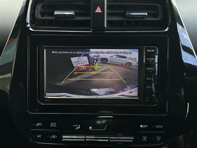 2016 Toyota Prius - Thumbnail