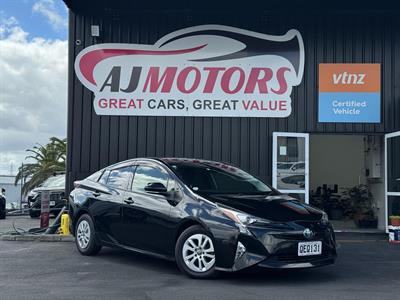 2016 Toyota Prius - Thumbnail