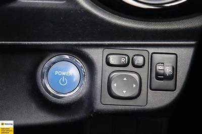 2016 Toyota Aqua - Thumbnail