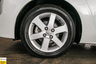 2012 Toyota Spade - Thumbnail