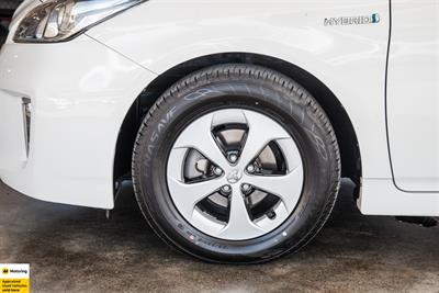 2013 Toyota Prius - Thumbnail