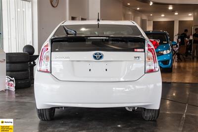 2013 Toyota Prius - Thumbnail