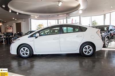 2013 Toyota Prius - Thumbnail