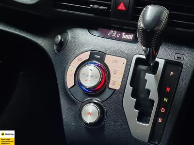2017 Toyota Sienta - Thumbnail