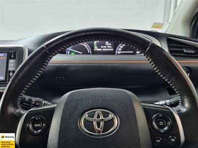 2017 Toyota Sienta - Thumbnail