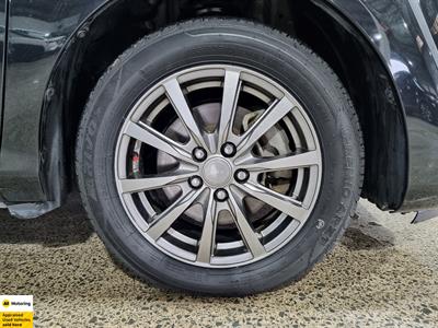 2017 Toyota Sienta - Thumbnail