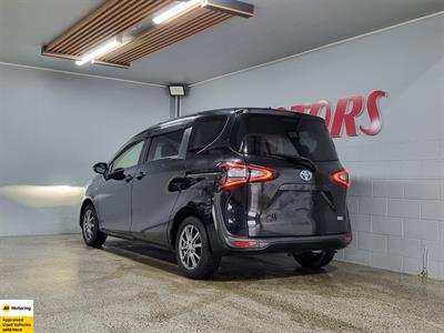 2017 Toyota Sienta - Thumbnail