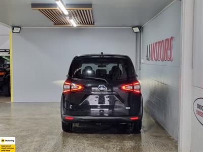 2017 Toyota Sienta - Thumbnail