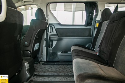 2013 Toyota Vellfire - Thumbnail
