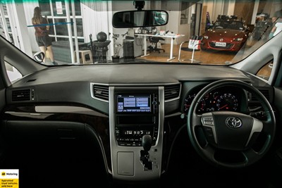 2013 Toyota Vellfire - Thumbnail
