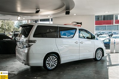 2013 Toyota Vellfire - Thumbnail