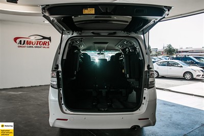 2013 Toyota Vellfire - Thumbnail