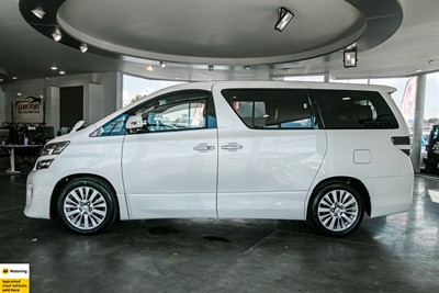 2013 Toyota Vellfire - Thumbnail
