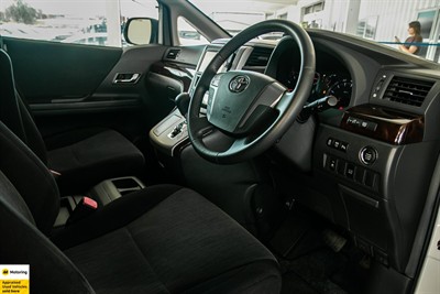 2013 Toyota Vellfire - Thumbnail
